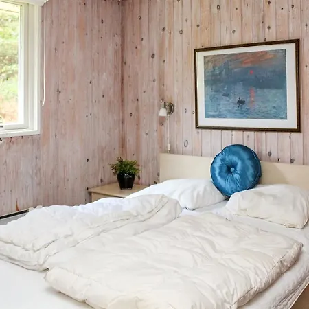 Three-bedroom Holiday In * Hals