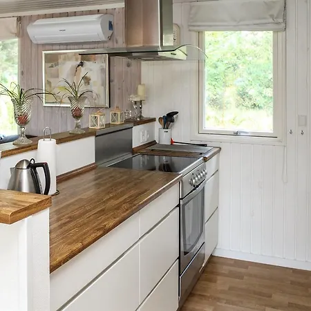 Three-bedroom Holiday In * Hals