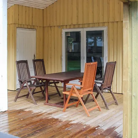 Three-bedroom Holiday In * Hals