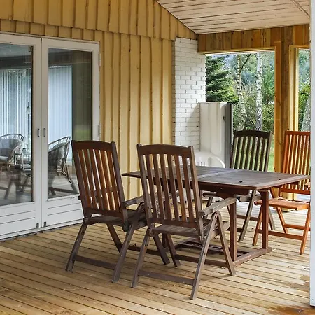 Three-bedroom Holiday In * Hals